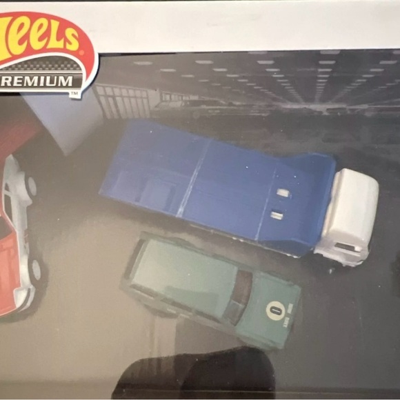 2020 HOT WHEELS PREMIUM~NISSAN 4 PIECE GARAGE DIORAMA BOX SET - Picture 11 of 13
